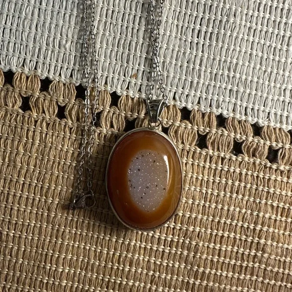 Druzy Agate Oval Pendant Necklace on Silver Copper Chain - Picture 15 of 16
